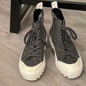 Lucky brand 5 1/2M Easley height top sneaker. NWOB